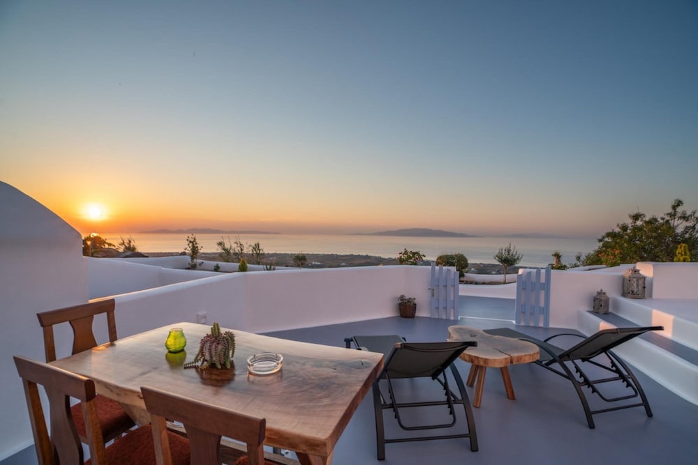 Sun Angelos Oia Luxury Cave Suites in Oia, Greece