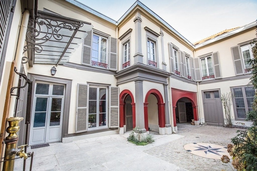 La Cour Pavée - carbon neutral hotel in Troyes