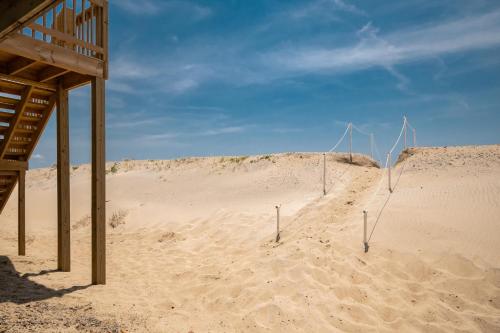 Absolute Beach by Oak Island Accommodations - photo 28
