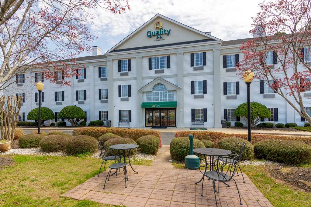 Quality Inn Newnan Atlanta South - carbon neutral hotel in Newnan