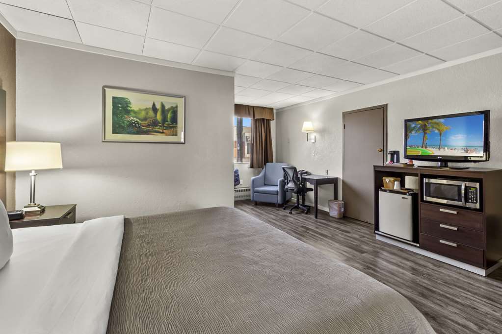 Quality Inn & Suites Green Bay Downtown - photo 12