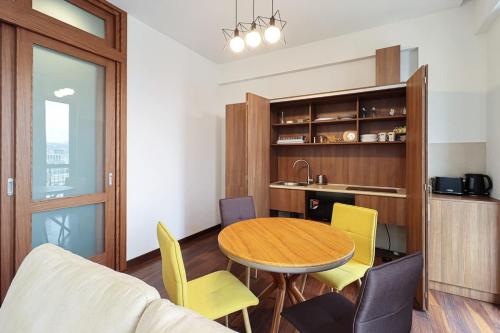 Modern Vake Retreat By Wehost