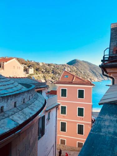 Casa Vico ai due Mari Centro storico a soli 160metri dalla Baia del Silenzio — 4-Star Luxury Hotel in Sestri Levante, Italy