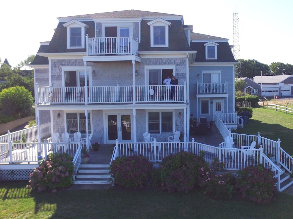 Payne's Harbor View Inn - photo 55