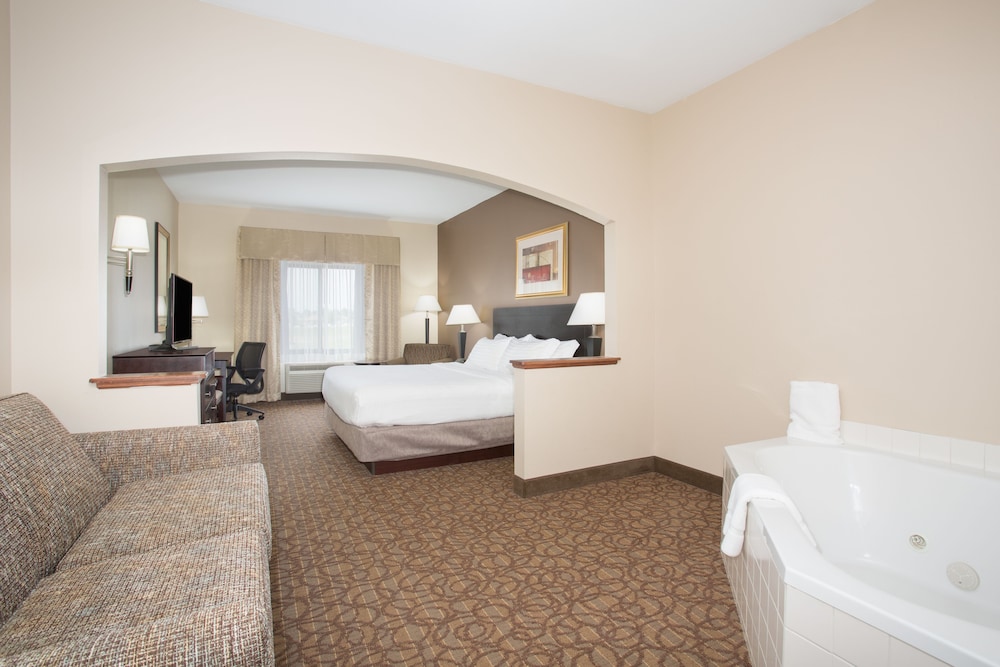 Holiday Inn Express Hotel & Suites Concordia by IHG - photo 3