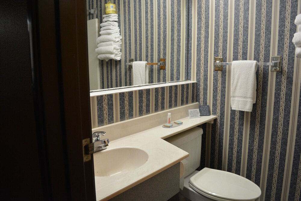Travelodge Grand Forks - photo 23