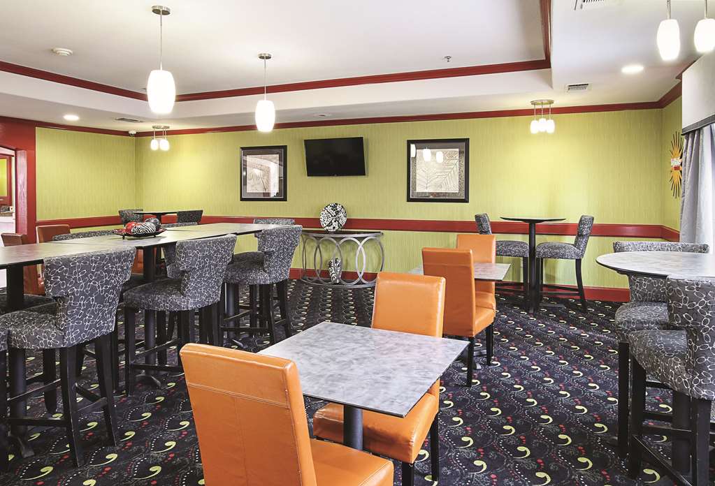 La Quinta Inn & Suites by Wyndham Dallas Hutchins - photo 33