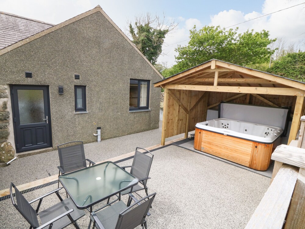 Tyddyn Sianel Onnen in Criccieth, United Kingdom