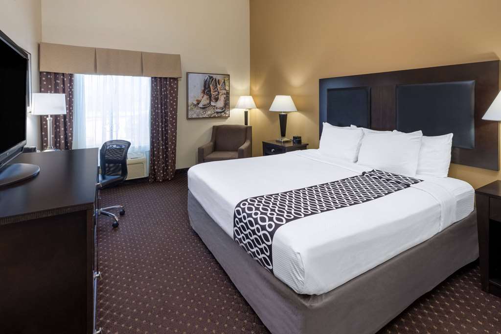La Quinta Inn & Suites by Wyndham Houston New Caney - photo 14