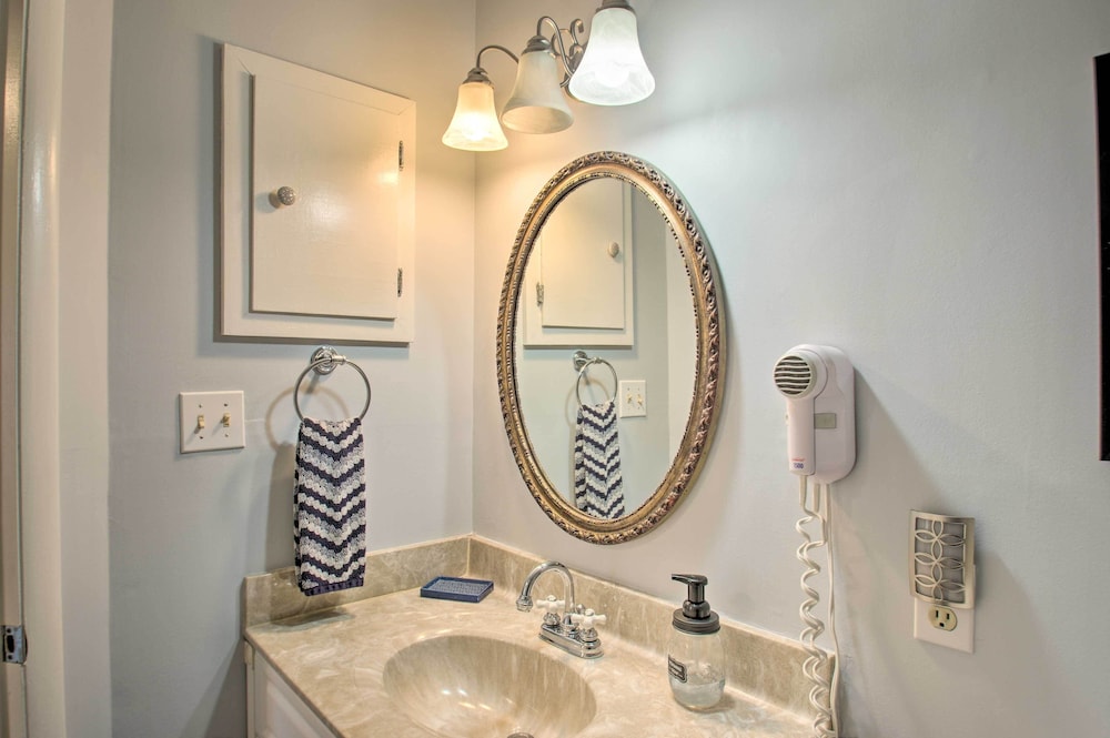 Wintergreen Resort Mountain Condo w Pool Access - photo 14