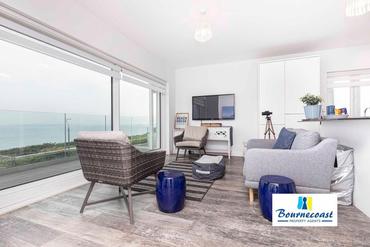 Seacrest By Bournecoast A Modern Holiday Apartment With Sea Views A Balcony And Parking Fm8497 — 4-Star Luxury Hotel in Bournemouth, United Kingdom