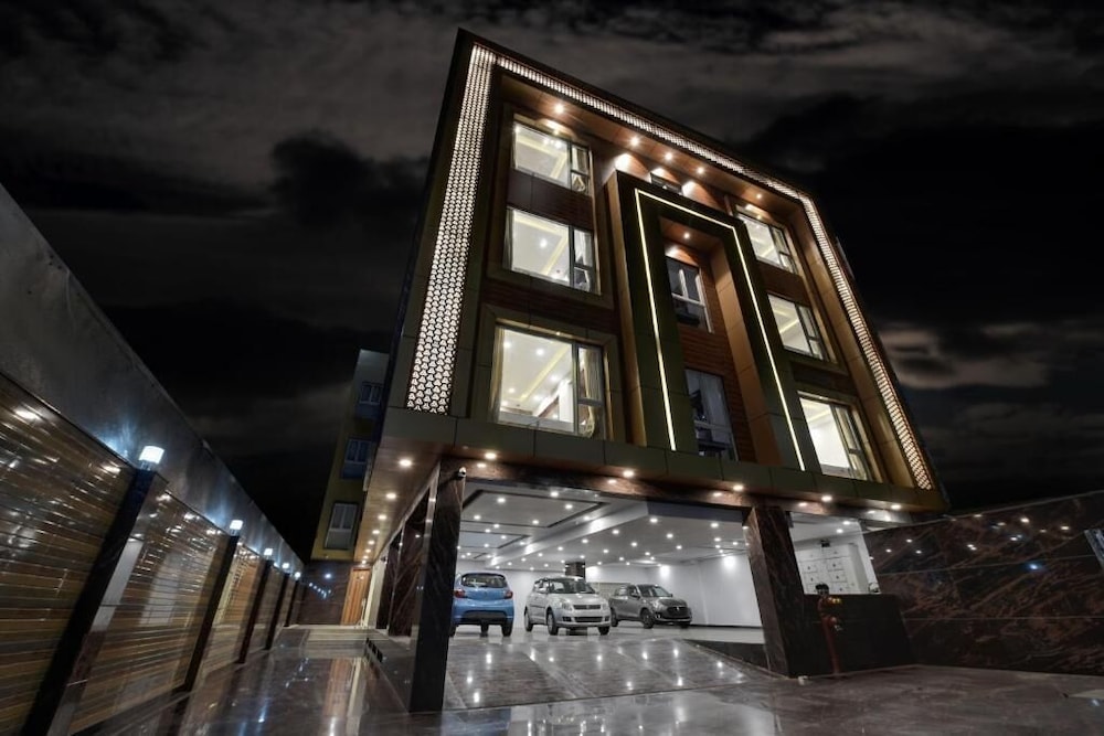 Hotel Golden Tree - last minute hotel in Noida