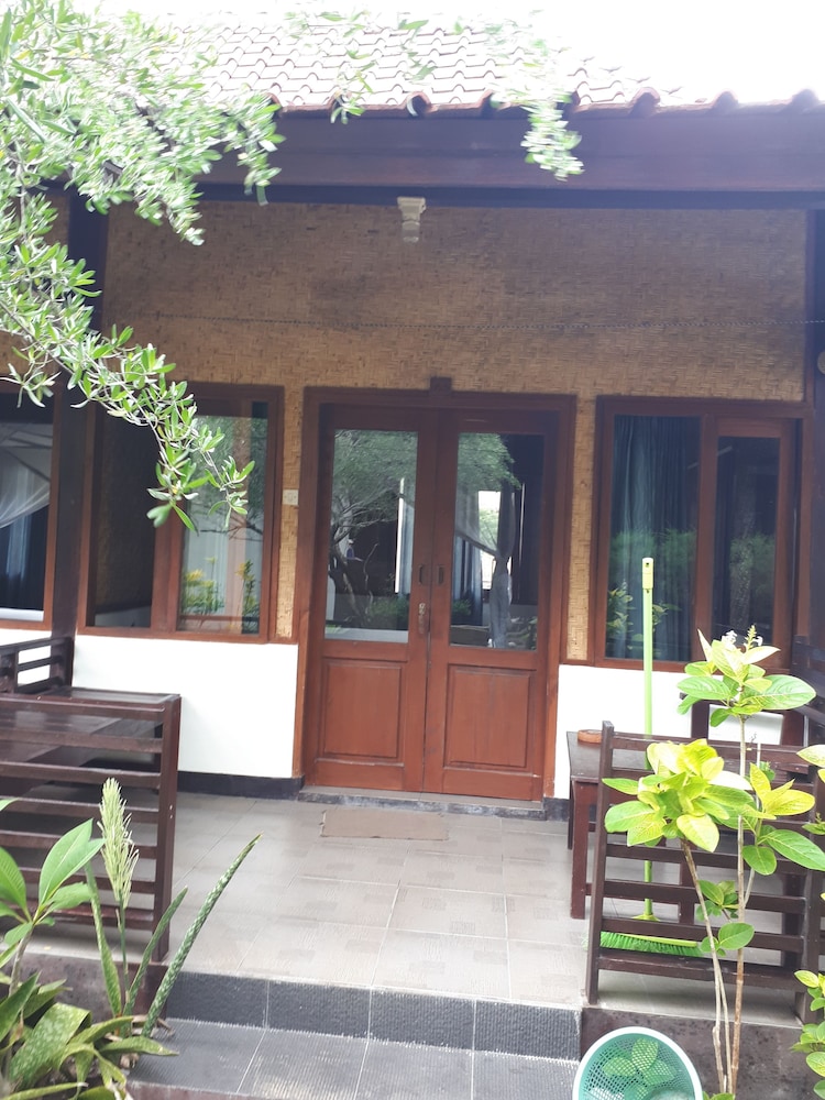ํYaya Bungalows - carbon neutral hotel in Pemenang