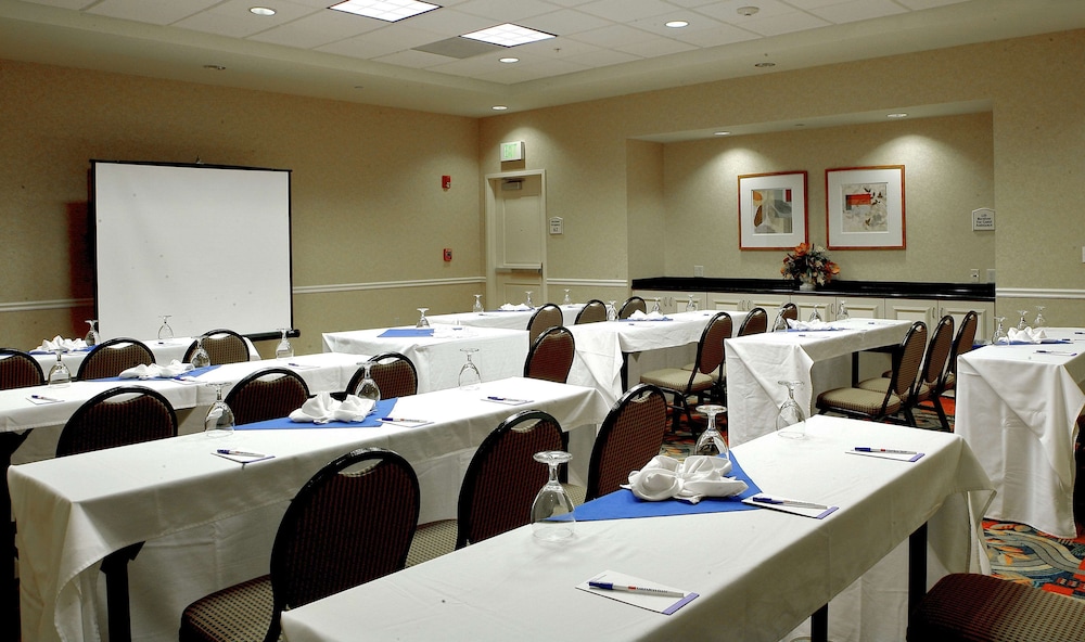 Hilton Garden Inn Oxnard Camarillo - photo 59