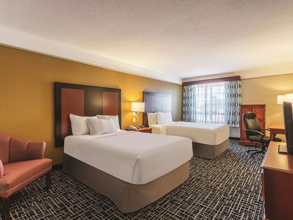 La Quinta Inn & Suites by Wyndham Deming - photo 10