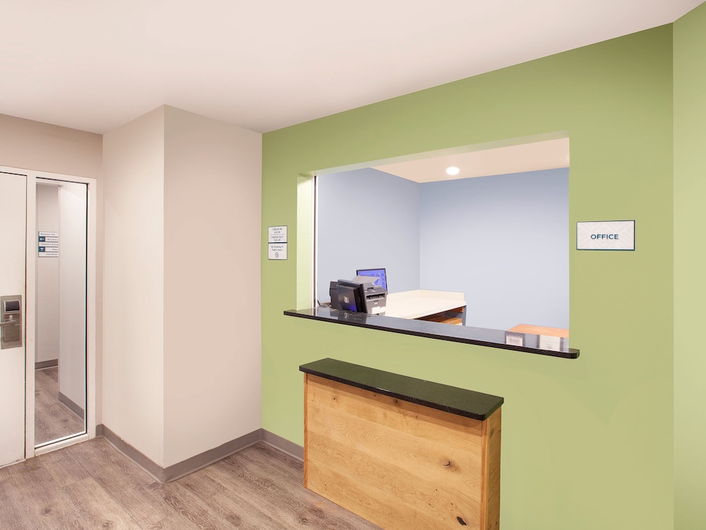 WoodSpring Suites Fayetteville Univ. of Arkansas - photo 4