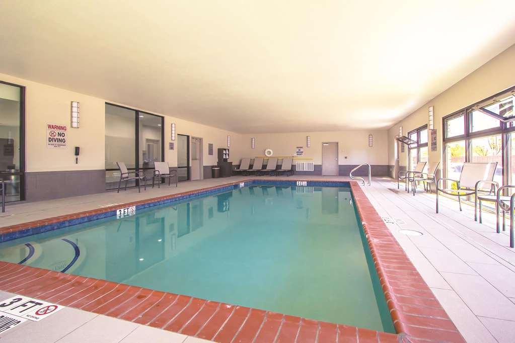 La Quinta Inn & Suites by Wyndham Pampa - photo 14