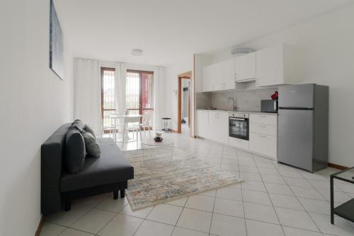 GuestHost Bright Apartment with garden — 4-Star Luxury Hotel in Milan, Italy