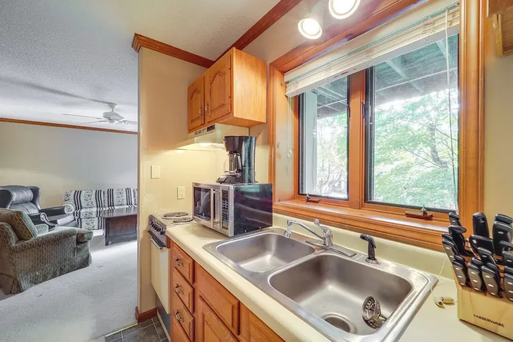 Half Mi To Sugar Mtn Resort Condo with Balcony - photo 15