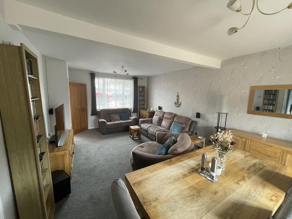 Beautiful 3 Bed House In Romford 19664616 — Romford