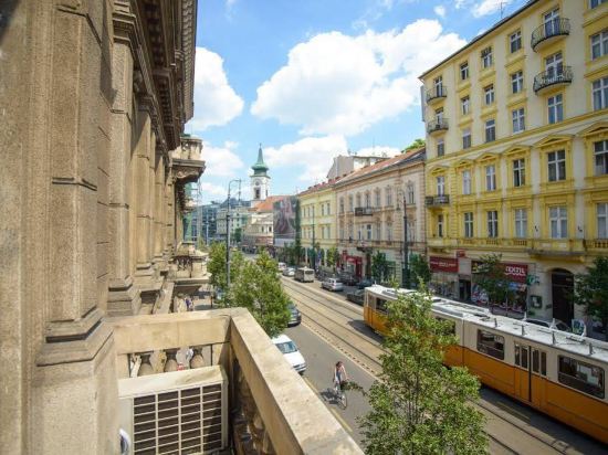 Unit Flats - carbon neutral hotel in Budapest