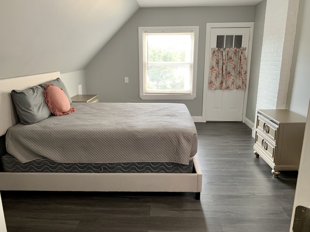 The Wheel of Fortune Duplex 8BR Parking - photo 12