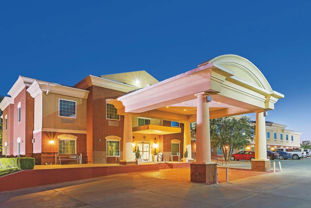 La Quinta Inn & Suites by Wyndham Dalhart - photo 3