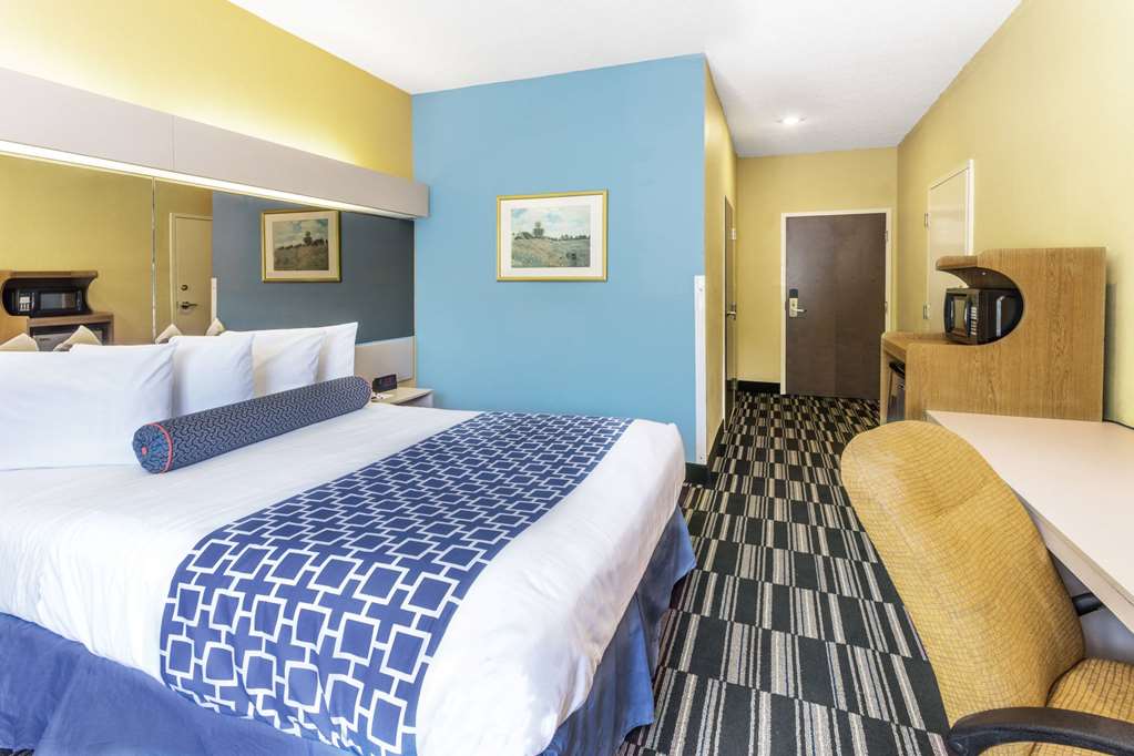 Microtel Inn & Suites by Wyndham Stockbridge Atlanta I 75 - photo 18