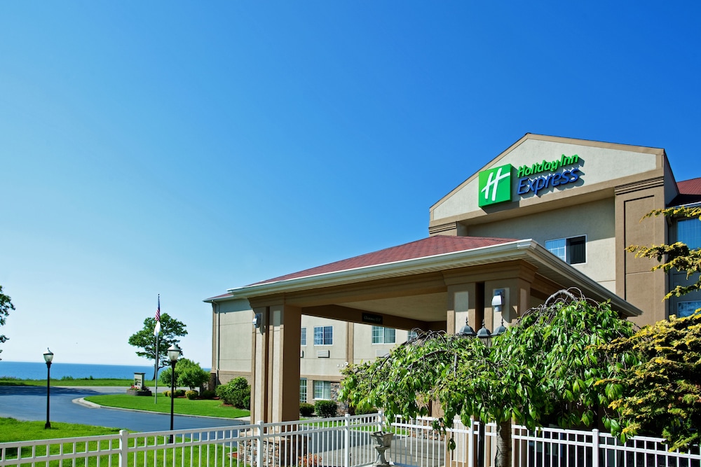 Holiday Inn Express & Suites St Joseph by IHG - photo 82