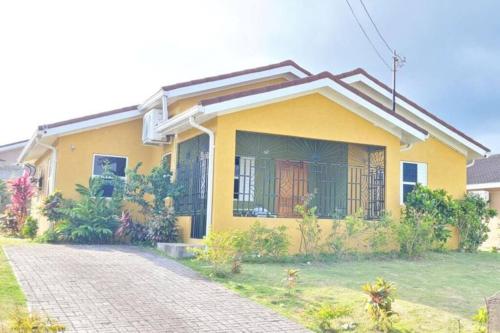 Cozy Island Getaway in Saint Ann’s in Unknown City, Jamaica