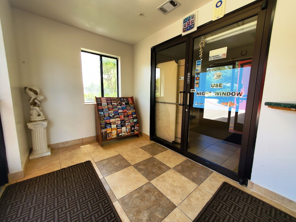 Highland Inn Arlington - photo 3