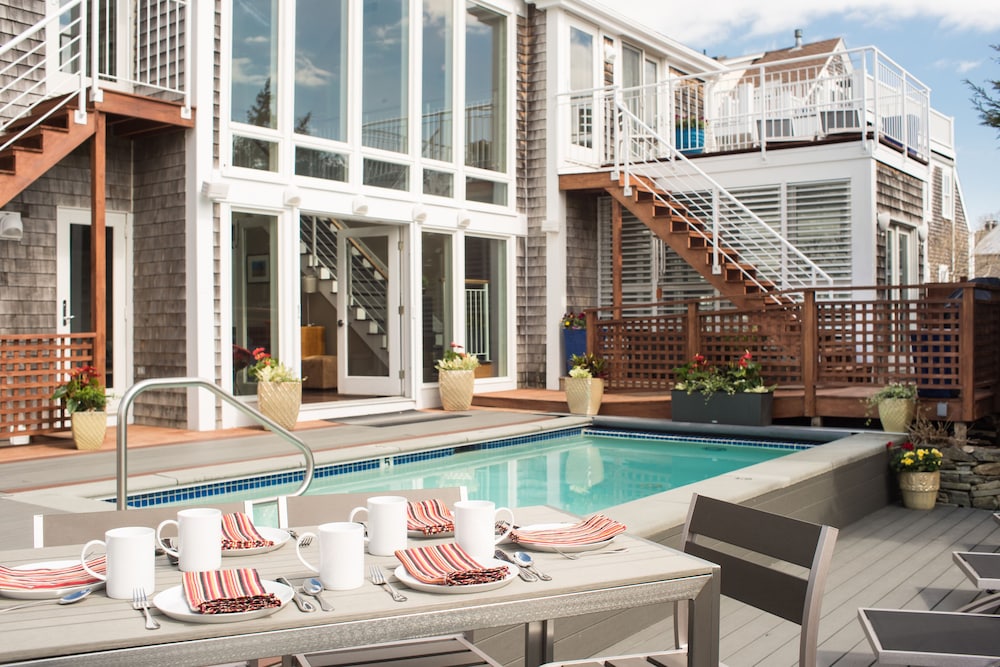 8 Dyer Hotel - carbon neutral hotel in Provincetown