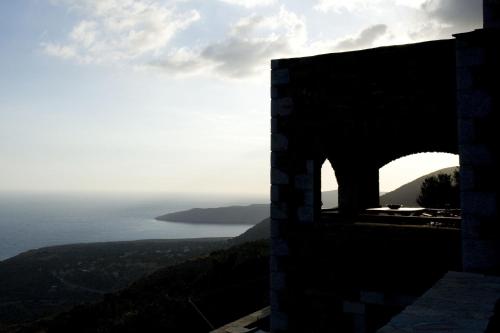 Benos Tower - carbon neutral hotel in Unknown City