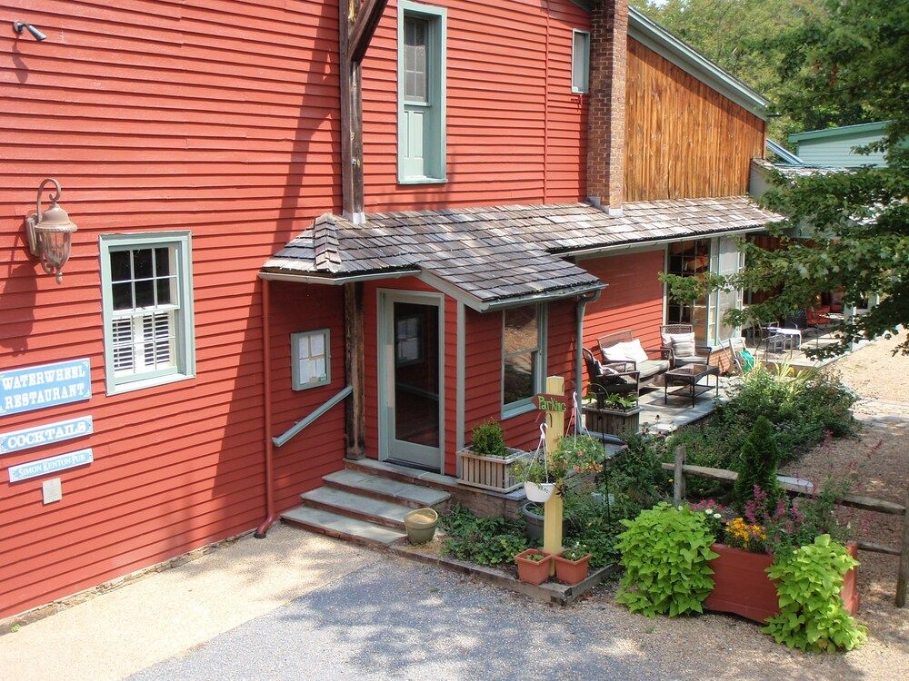 The Inn at Gristmill Square - photo 21