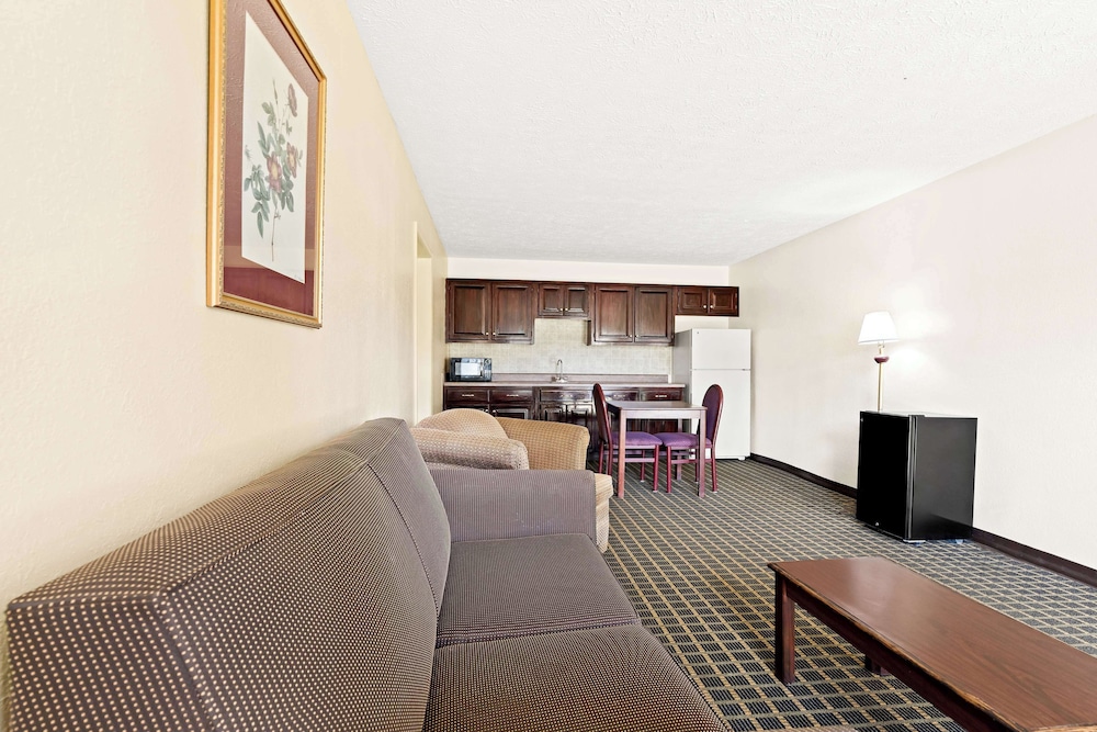 Americas Best Value Inn & Suites Mt. Pleasant - photo 23