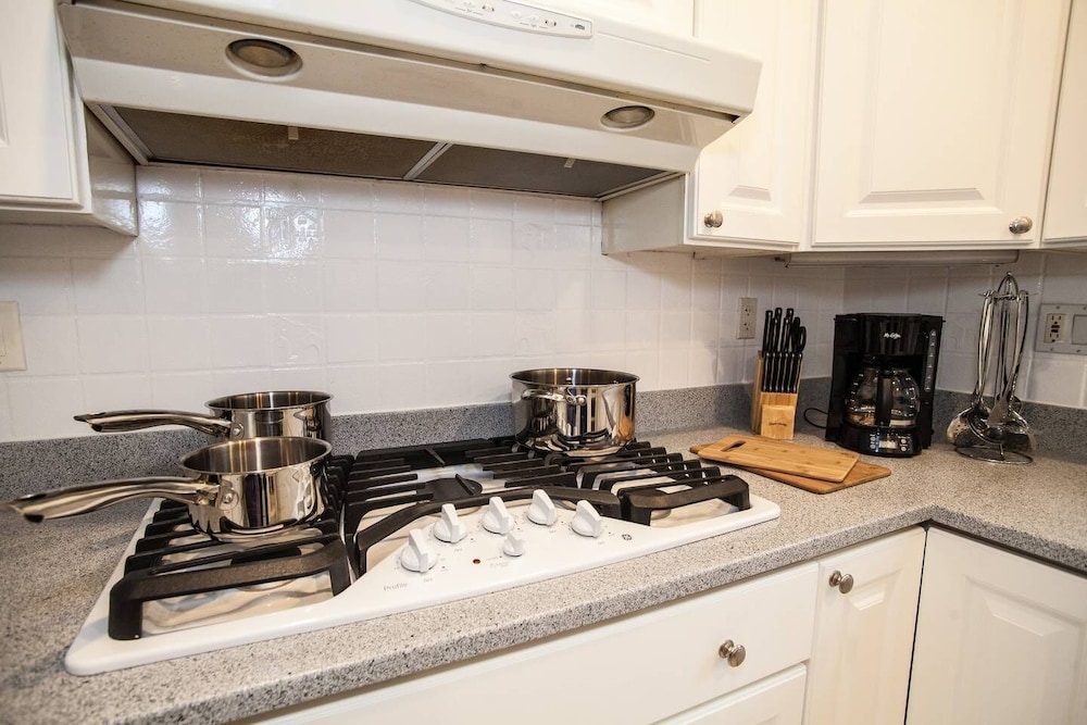 Central Boston 5 Bed 2 Bath North End sleeps 10 - photo 20