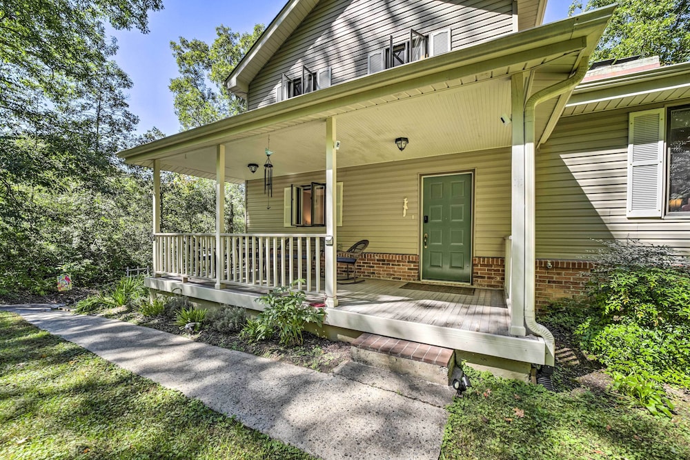 Brevard Retreat about 3 Mi to Downtown in Brevard, United States