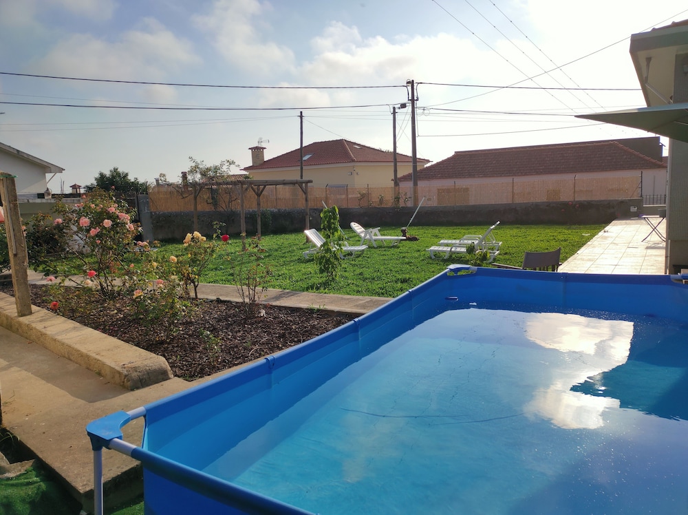 House with pool and garden in Esmoriz near Porto — 4-Star Luxury Hotel in Esmoriz, Portugal