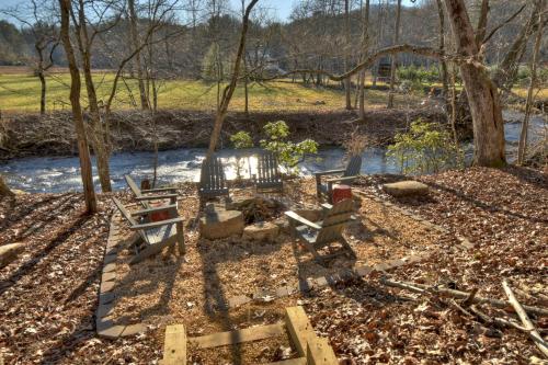 Catch of the Day River Access to Fightingtown Creek in Blue Ridge, United States