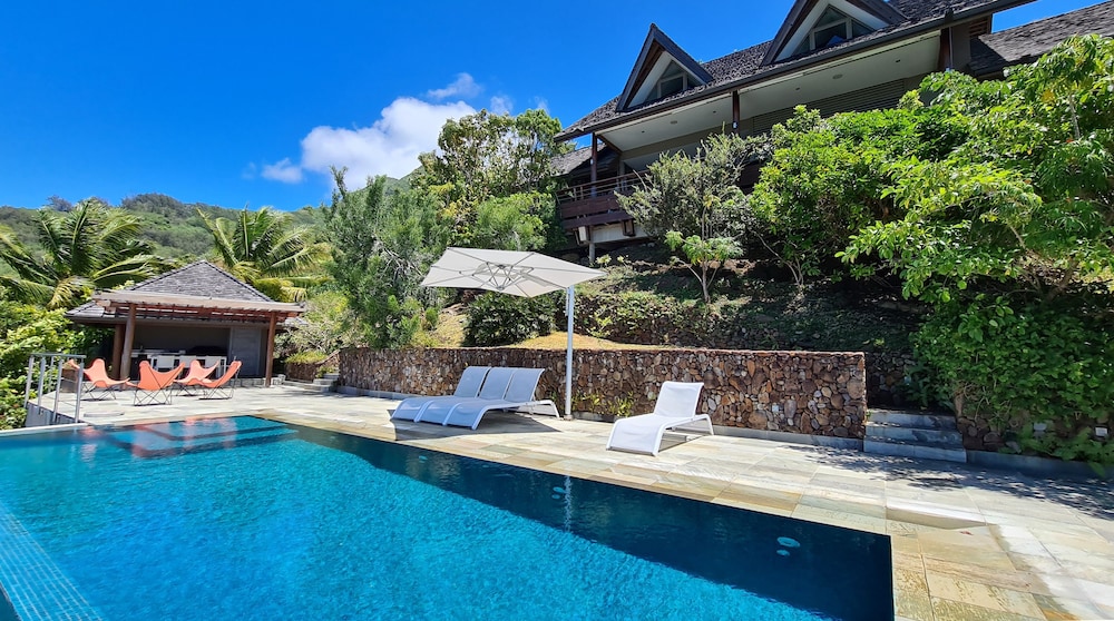 Villa Manatea — 4-Star Luxury Hotel in Teavaro, French Polynesia