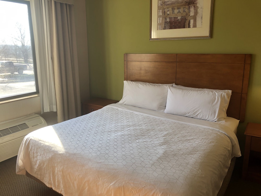 Holiday Inn Express & Suites Howell by IHG - photo 14