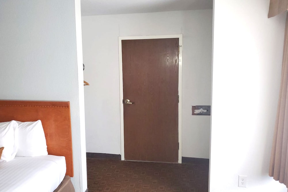 Coratel Inn & Suites by Jasper New Braunfels IH 35 EXT 189 - photo 17