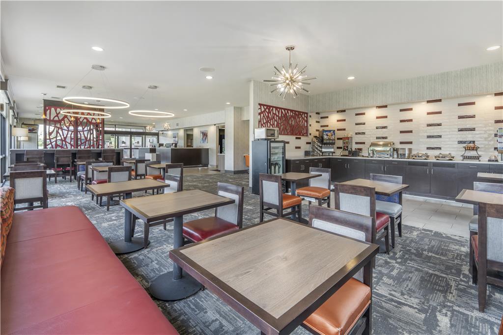 Best Western Plus Castlerock Inn & Suites - photo 7