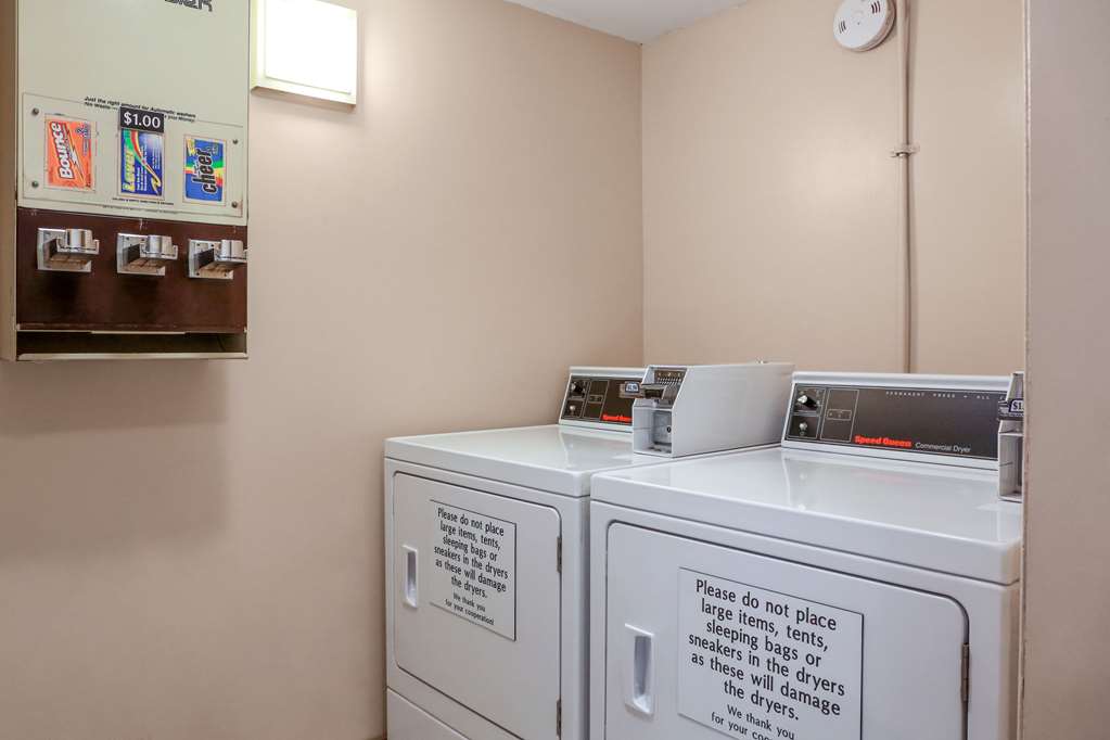 Econo Lodge Darien Lakes - photo 35