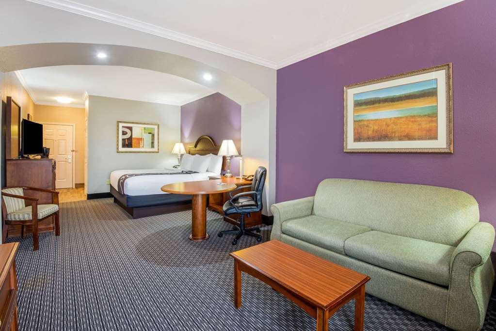 La Quinta Inn & Suites by Wyndham Gainesville - photo 19