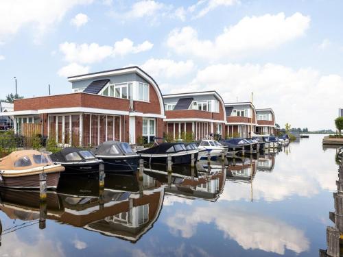 Modern Waterfront Retreat — Uitgeest