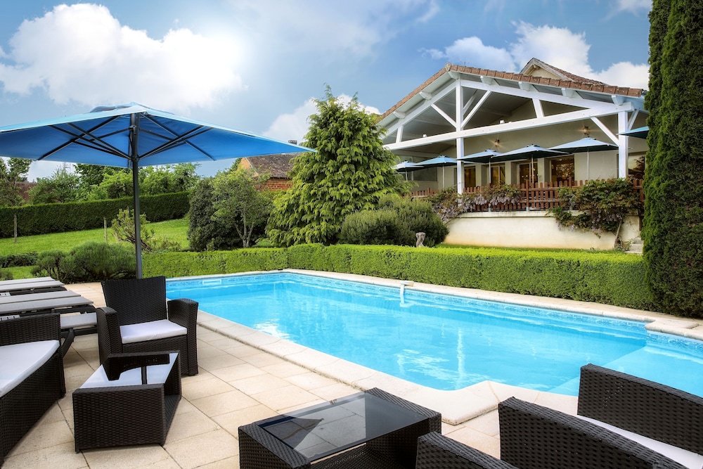 Hôtel Les Voyageurs in La Coquille, France