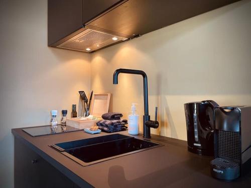City Apartment With Canalview at Canalhouse Majestic