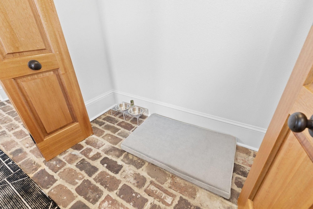 Mid City 2BR w Balcony Near Canal Streetcar - photo 19