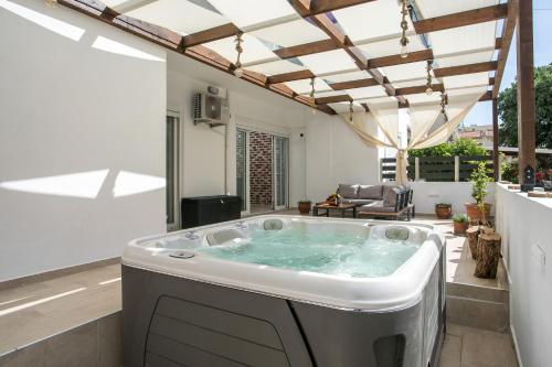 La Vie Est Belle — 4-Star Luxury Hotel in None, Greece